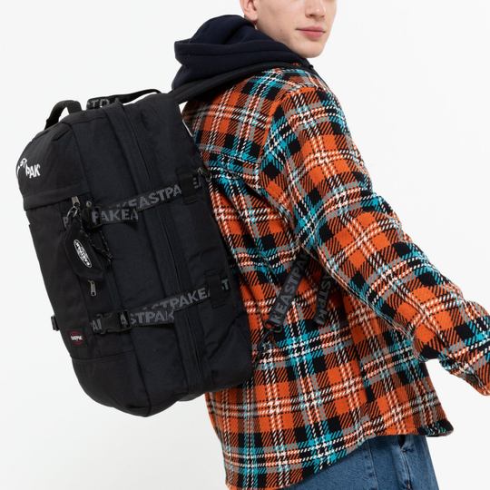 Eastpak Travelpack reppu, Bolddistblack